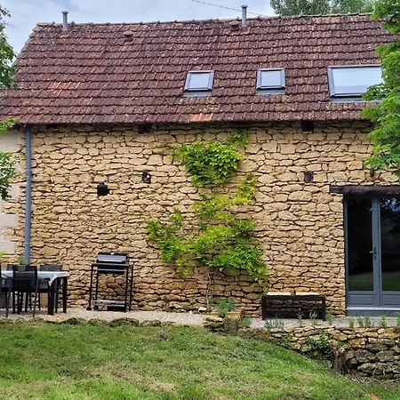 Le Sorbier, Avec Piscine Apartament