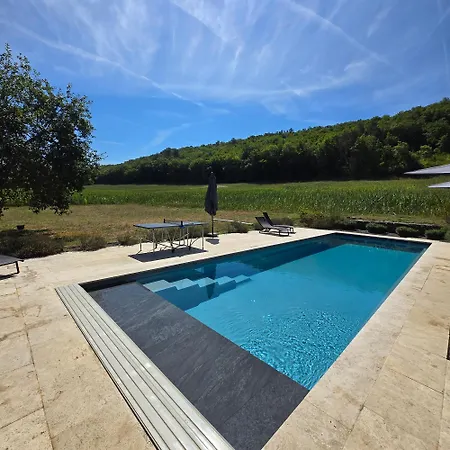 Le Sorbier, Avec Piscine Apartament